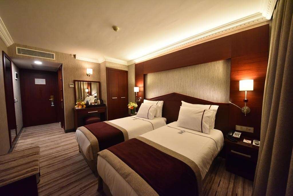 hotel-card
