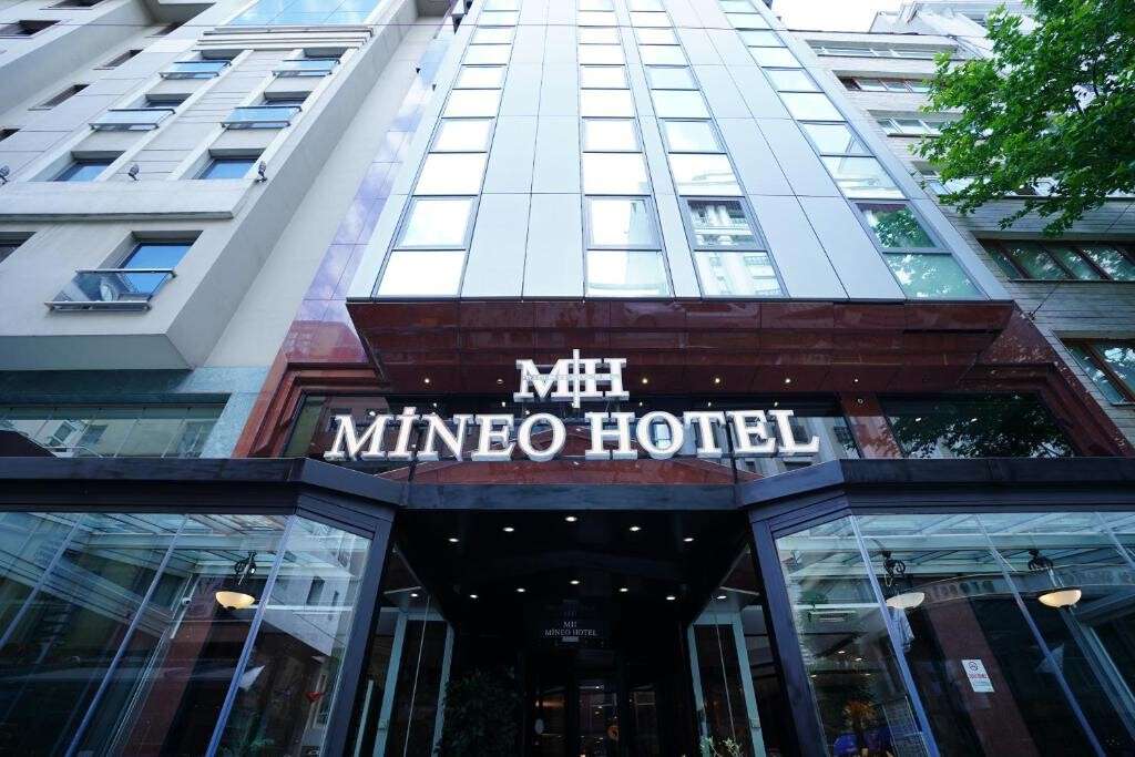 hotel-card