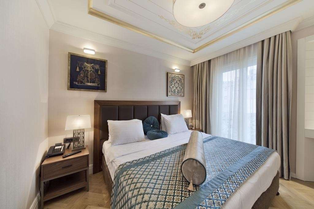 hotel-card