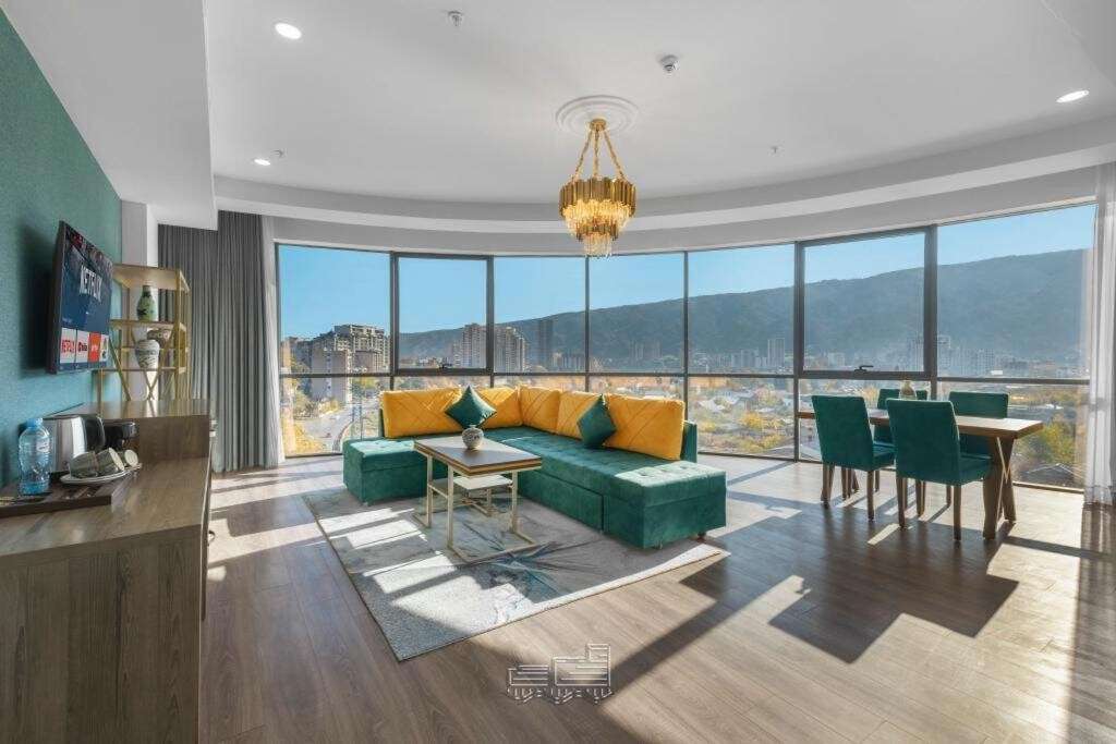 hotel-card