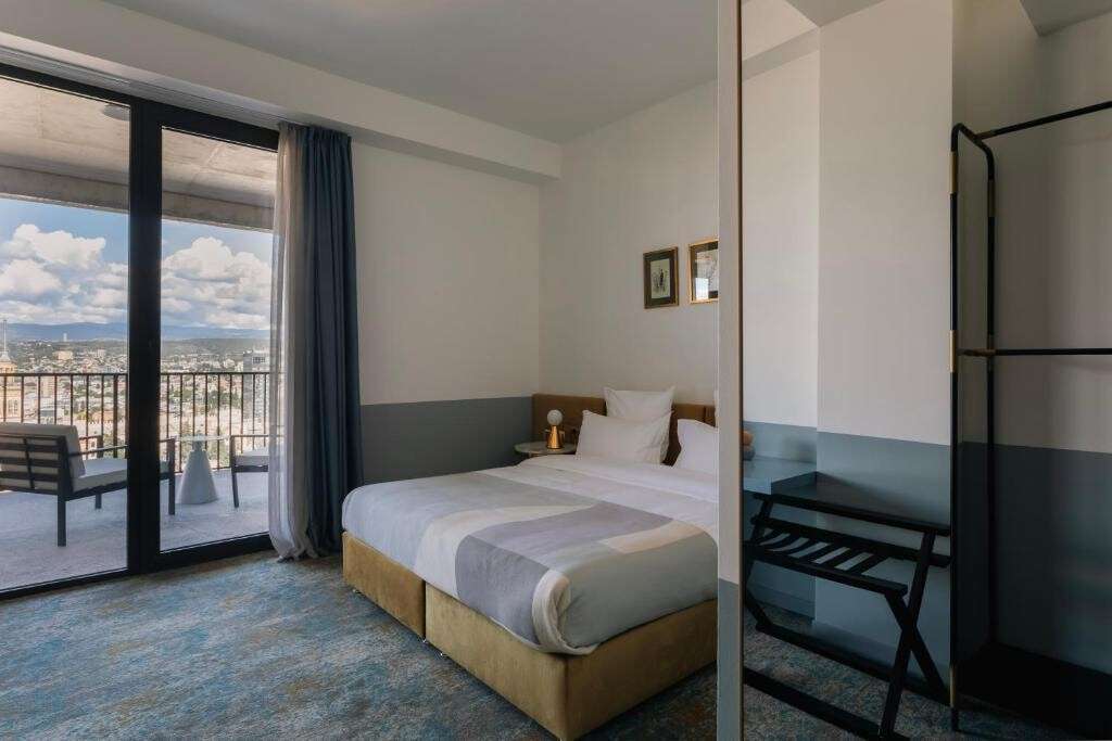 hotel-card