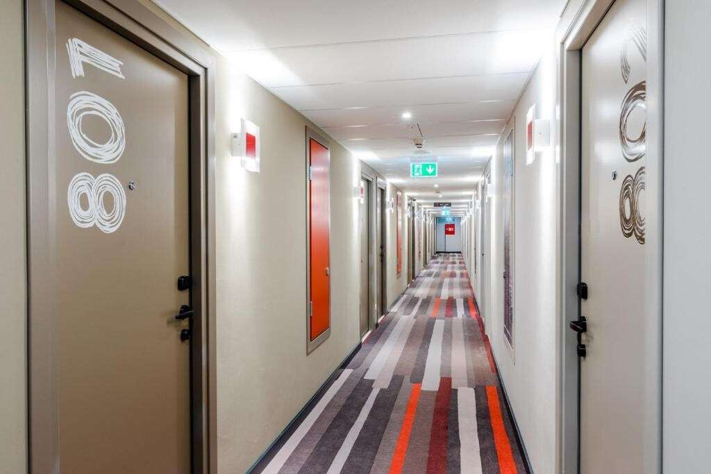 hotel-card